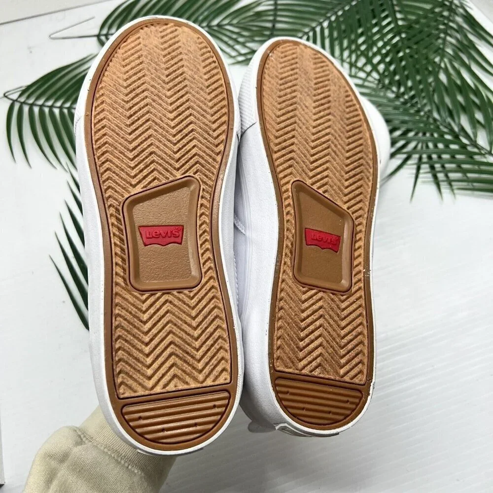 Levi's Naya Perf Women's Low Top Rounded Toe Slip-On Comfort Shoes Size 10M NWB
